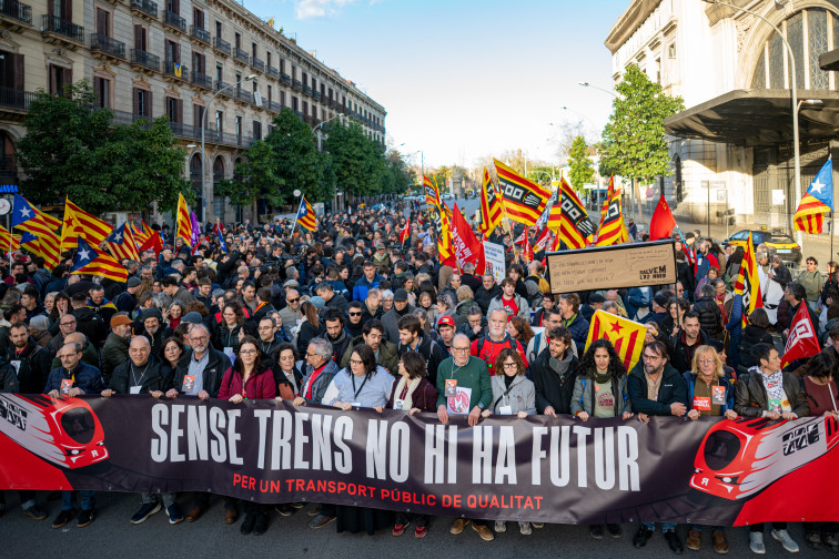 Vídeo: Segunda manifestación de este sábado en Barcelona por la crisis de Rodalies