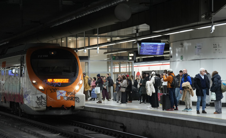 La huelga ferroviaria colapsa Rodalies y deja 350 trenes AVE sin funcionamiento