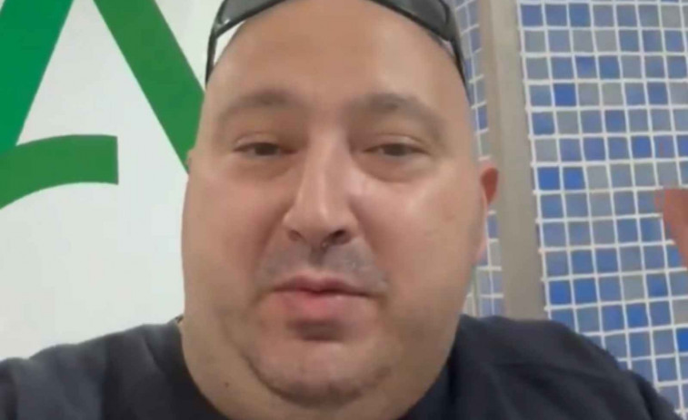 VÍDEO | “Un figurante de Torrente”: polémica por el espectáculo de un ultra en un centro de salud de Almería