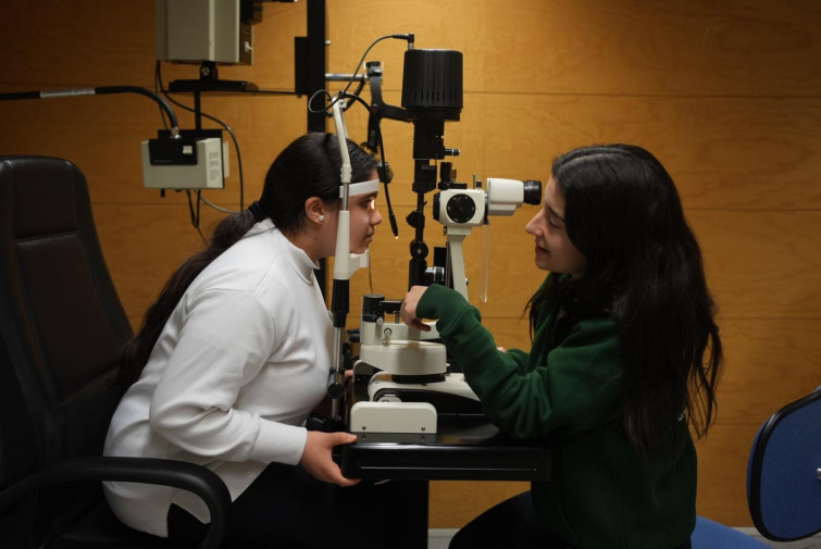 La Fundación ONCE Baja Visión y la Fundación Barraquer inician en Barcelona una gira de revisiones visuales y donación de gafas