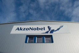 Alarma en El Prat por el ERE de AkzoNobel: dos tercios de la plantilla, en riesgo