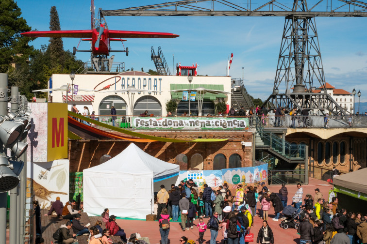 Más de 4.000 personas asisten a la Fiesta de la Mujer y la Niña en la Ciencia en el Tibidabo