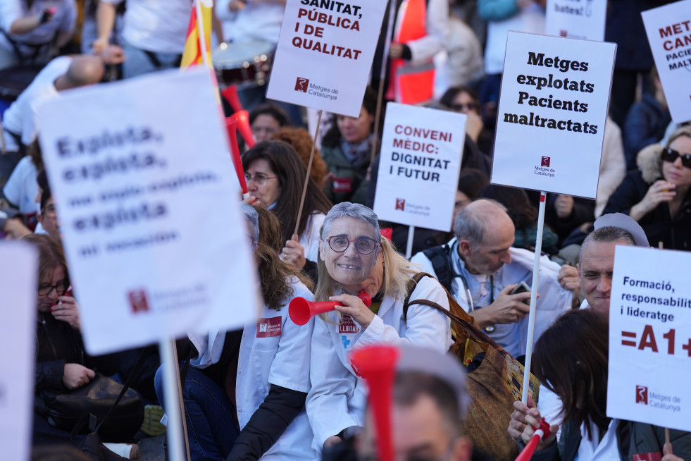 EuropaPress 7220608 manifestacion metges catalunya 15 enero 2026 barcelona catalunya espana (1)