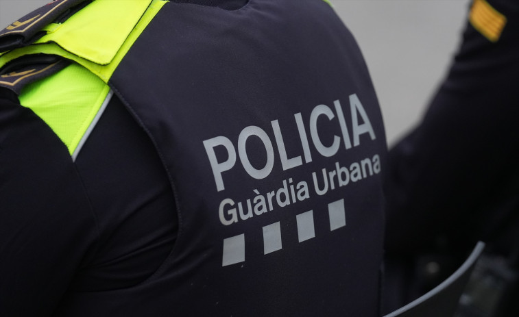 Un incendio quema parte de una comisaría de la Guàrdia Urbana de Barcelona