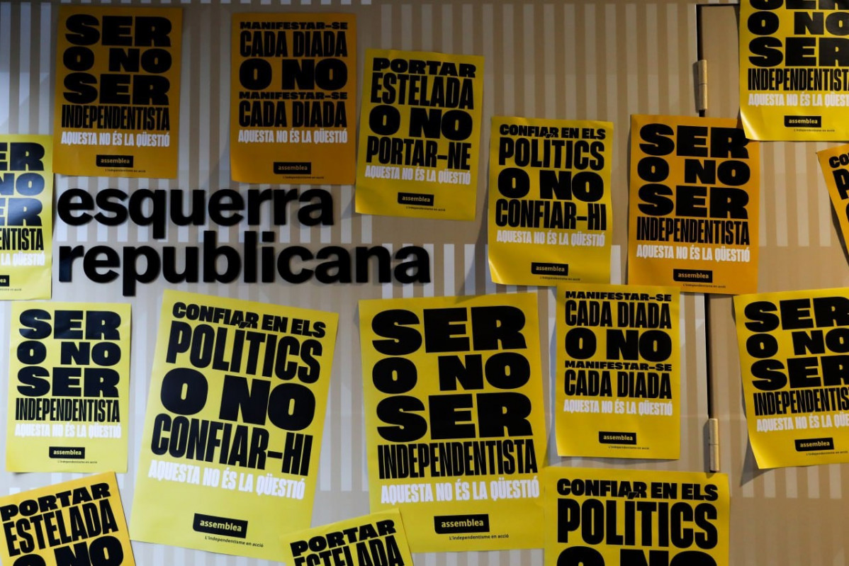 Sede de ERC con carteles de la ANC