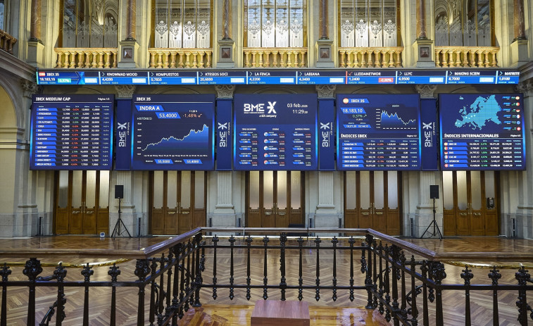 El Ibex 35 cierra con un alza del 1,3% y un nuevo máximo histórico, aunque no consigue sobrepasar los 18.200