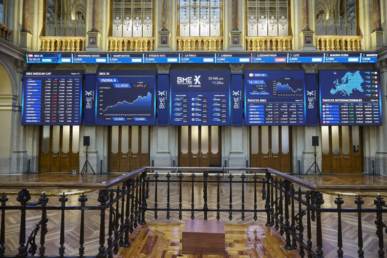 El Ibex 35 cierra con un alza del 1,3% y un nuevo máximo histórico, aunque no consigue sobrepasar los 18.200