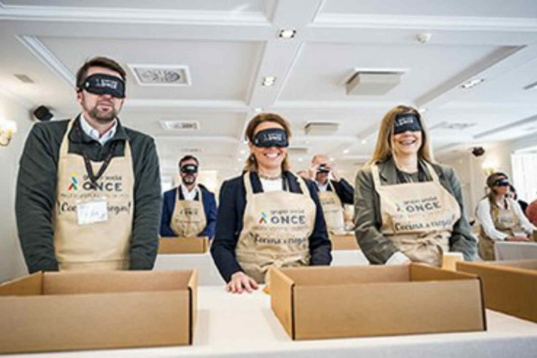 La ONCE demuestra a los empaquetadores que el etiquetado accesible es posible