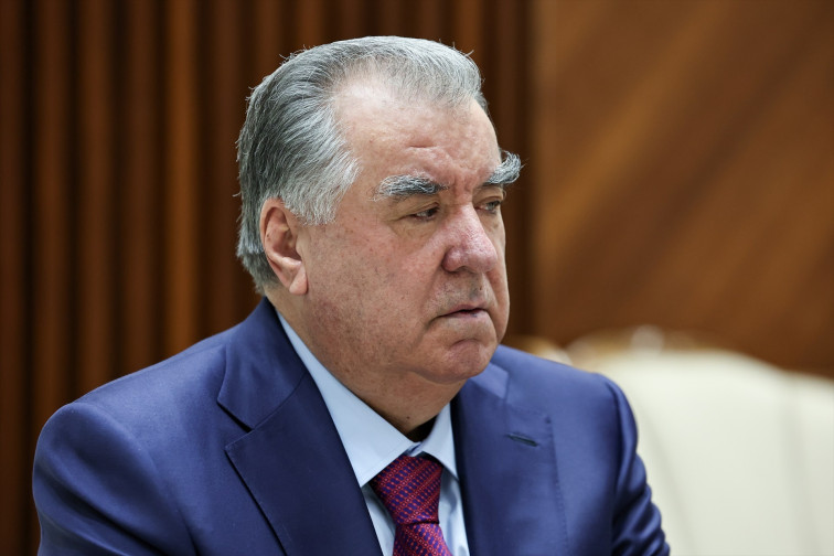 Tayikistán: El país musulmán donde el dictador prohíbe el hiyab y controla hasta la barba