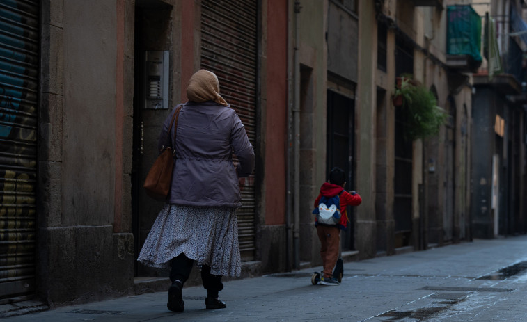 Entidades catalanas piden no exigir el padrón para regularizar ante consistorios que ponen 