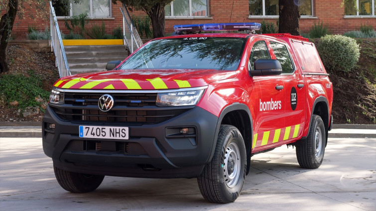 Los Bombers detienen la fuga de argón de un vagón de tren de mercancías en La Llagosta