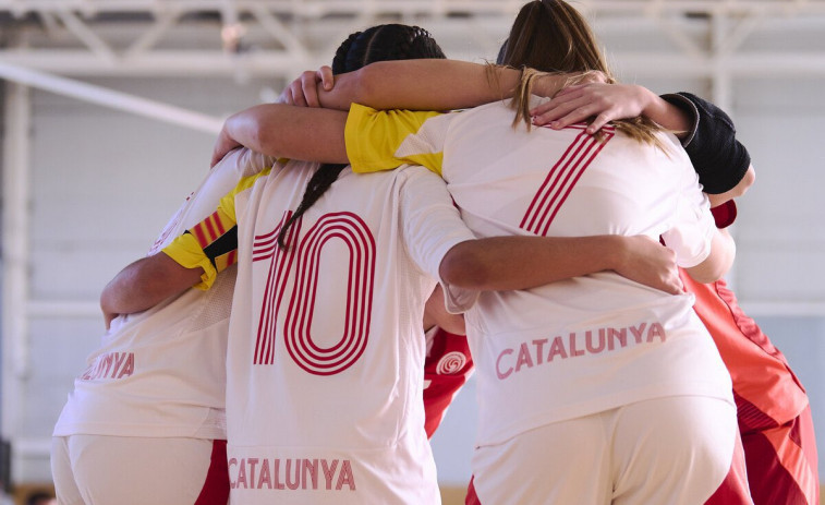 Parón total en el fútbol catalán: la FCF suspende todos los partidos por la agresión a un árbitro