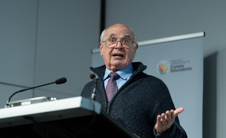 Rabell (PSC) se despide del pleno de Barcelona por un cáncer: 