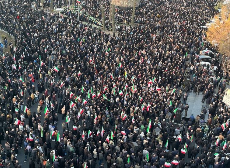 Vídeo | Multitud de iraníes celebran en las calles la muerte del líder Jamenei y claman por la libertad
