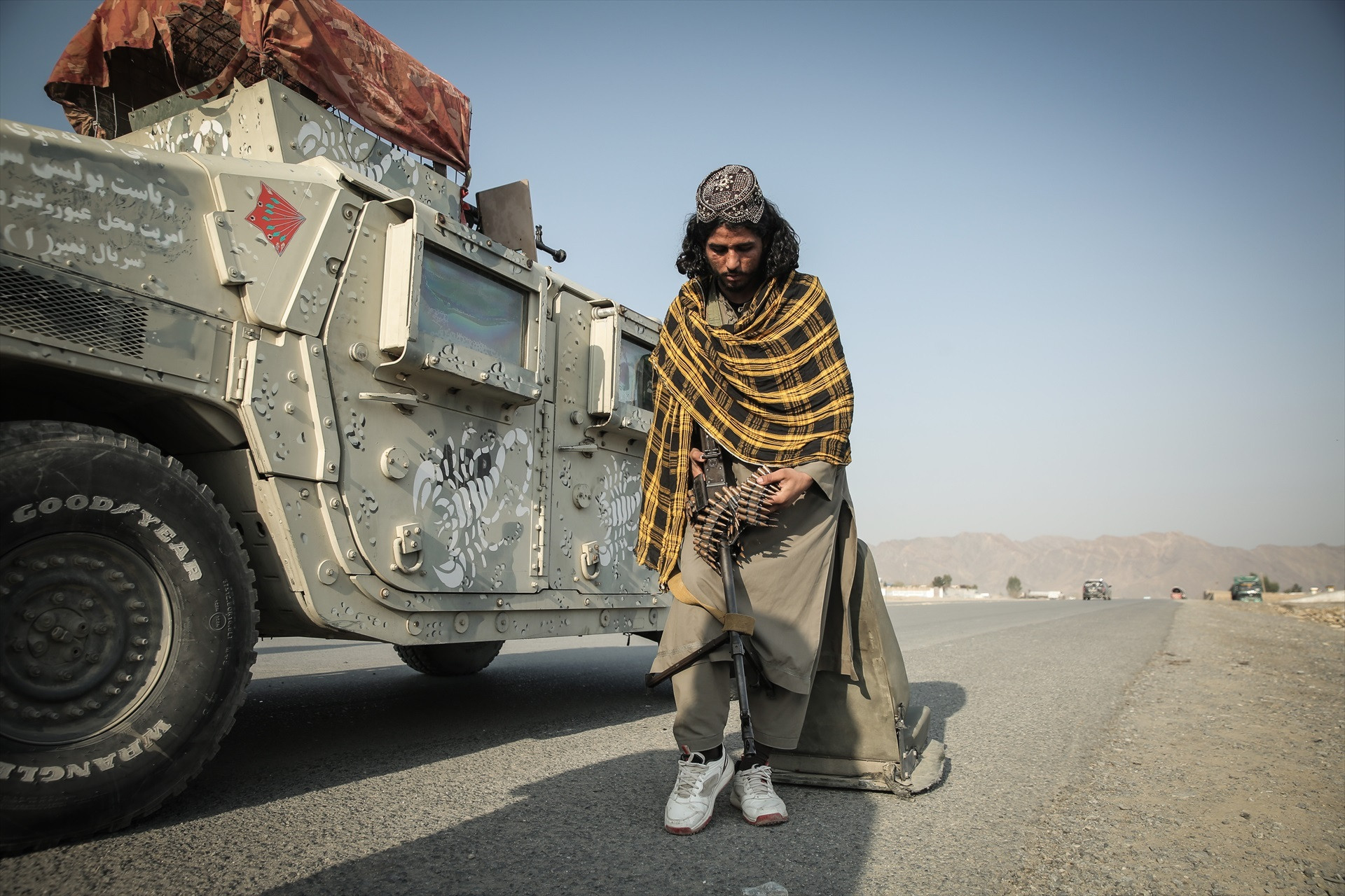 EuropaPress 7326652 28 february 2026 afghanistan torkham ataliban fighter checks his weapon