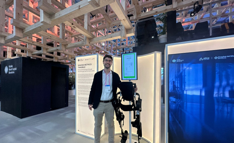 VÍDEO| Un exoesqueleto desarrollado en Catalunya permite volver a caminar a pacientes con lesiones neurológicas