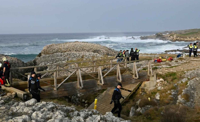 Colapsa una pasarela en una playa de Santander: cuatro mujeres muertas y tres desaparecidas