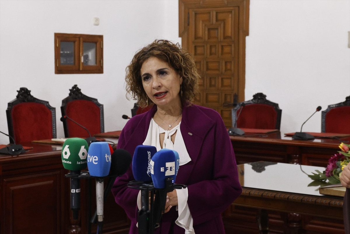 EuropaPress 7336906 vicepresidenta primera gobierno maria jesus montero atiende medios montoro