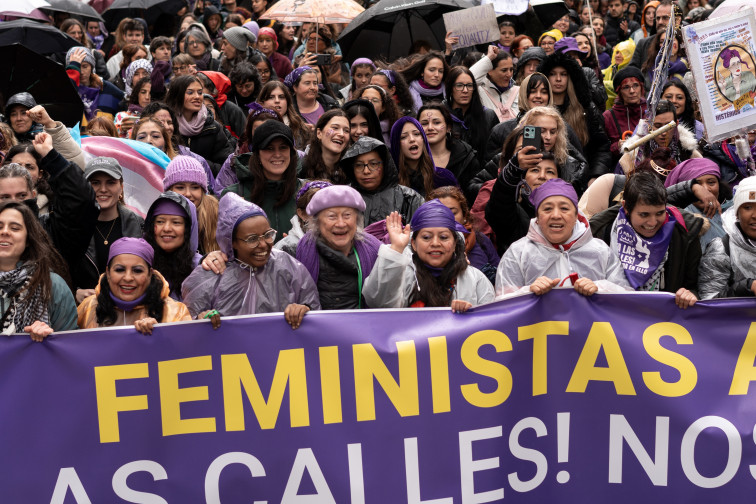 España lidera el feminismo mundial con un 51%, pero el 49% cree que la igualdad discrimina a los hombres