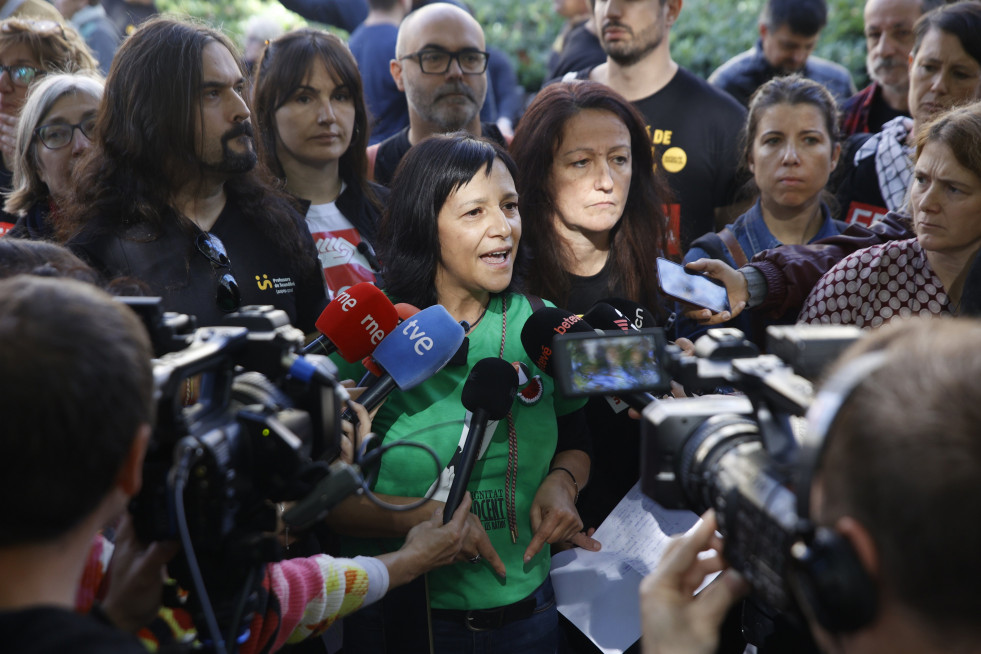 Archivo - La portavoz de Ustec, Iolanda Segura, ofrece declaraciones a los medios antes del inicio de la manifestación de sindicatos educativos Ustec·Stes, Aspepc, CC.OO., CGT y UGT, a 15 de noviemb
