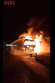 Camión incendiado en la AP-7