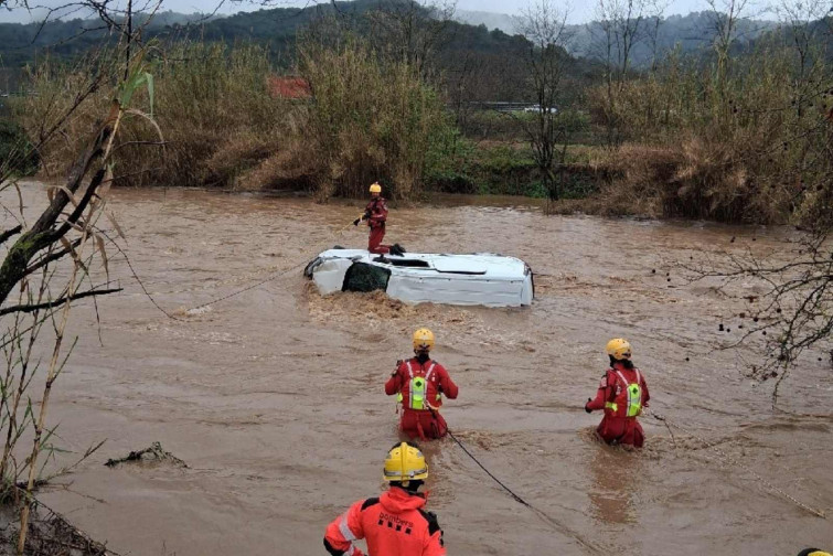 Buscan al conductor de un coche encontrado en una riera en Llinars durante el temporal