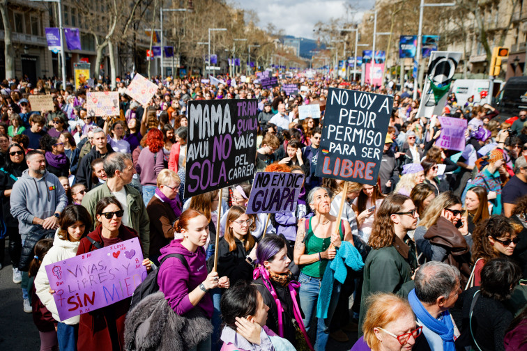 Barcelona estalla en el 8M con 22.000 manifestantes contra el imperialismo y la violencia de género