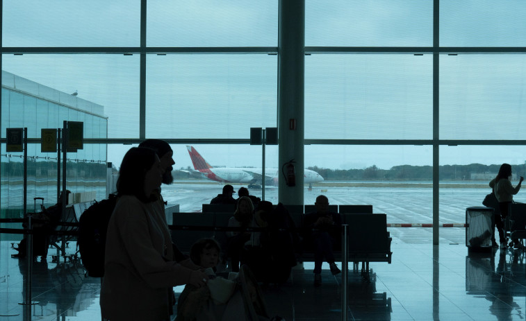 Detenidos dos trabajadores del aeropuerto de Barcelona por un insólito truco para colar inmigrantes ilegales