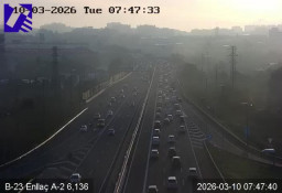 Fuertes retenciones en el Baix Llobregat: 20 kilómetros de niebla complican la circulación en la AP-7