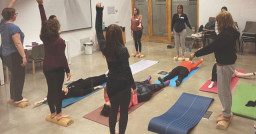 La Biblioteca La Ginesta de Begues impulsa talleres para mejorar tu salud física y mental