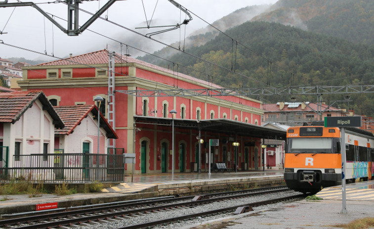 La R3 de Rodalies recupera parcialmente el servicio tras 50 días interrumpida