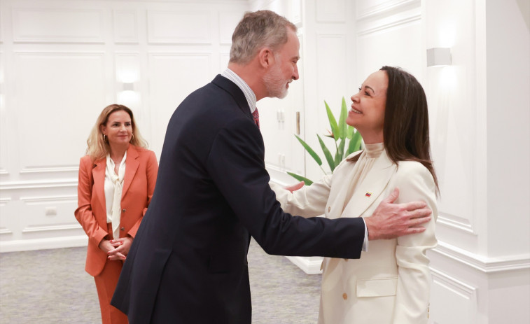 Felipe VI y María Corina Machado se reúnen en Santiago por la investidura de Kast