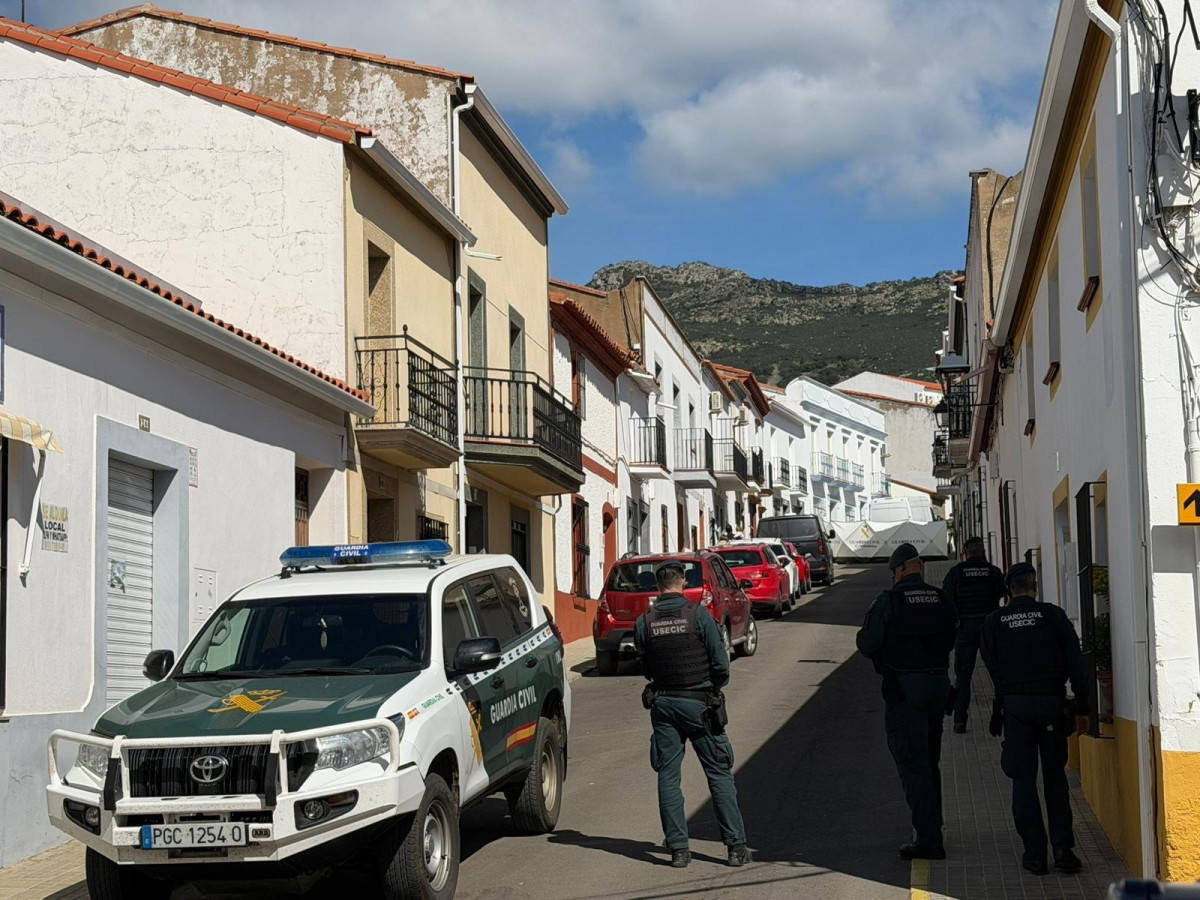 EuropaPress 7357689 calle hornachos estan centrando lso registros guardia civil