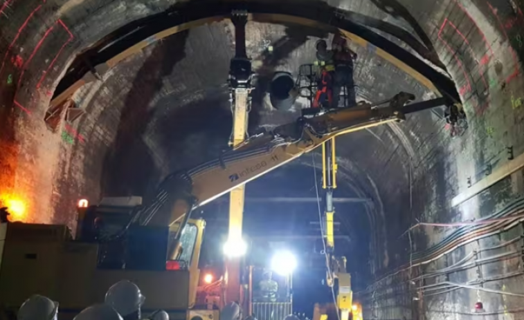 Adif cerrará durante siete semanas el túnel ferroviario de Rubí tras un desprendimiento