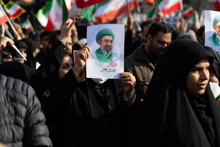 El nuevo líder de Irán jura venganza tras la muerte de su padre y promete un bloqueo total en Ormuz