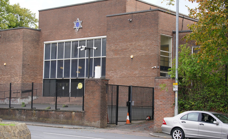 Atacan una sinagoga en Detroit: un hombre es abatido tras estrellar su coche contra el templo y abrir fuego