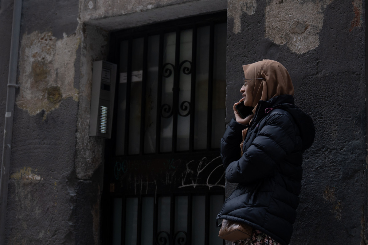 EuropaPress 6574741 mujer hiyab 12 marzo 2025 barcelona catalunya espana presidente pp