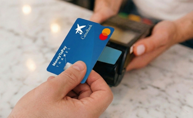 CaixaBank lanza una campaña para contratar gratis su tarjeta prepago para viajar sin comisiones