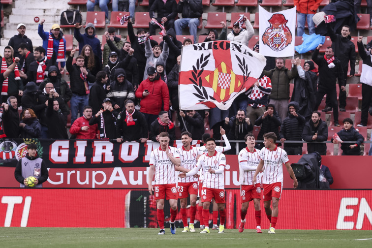 El Girona golea 3-0 al Athletic Club y firma una victoria contundente en Montilivi