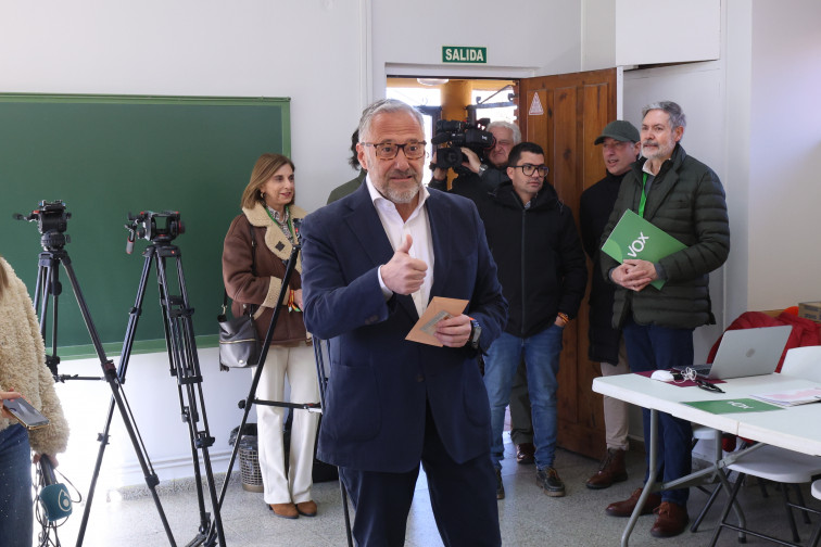Carlos Pollán destaca la esperanza de cambio mientras ejerce su voto en Castilla y León