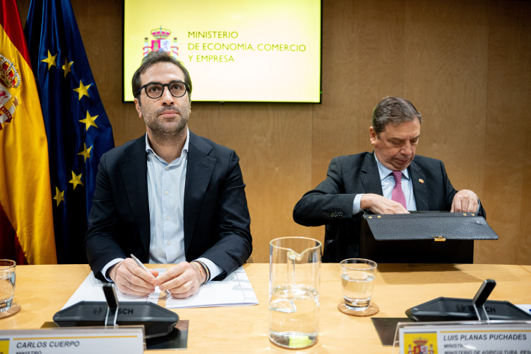 El Gobierno prepara ayudas para frenar el impacto económico de la guerra en Irán sin bajar el IVA de los alimentos