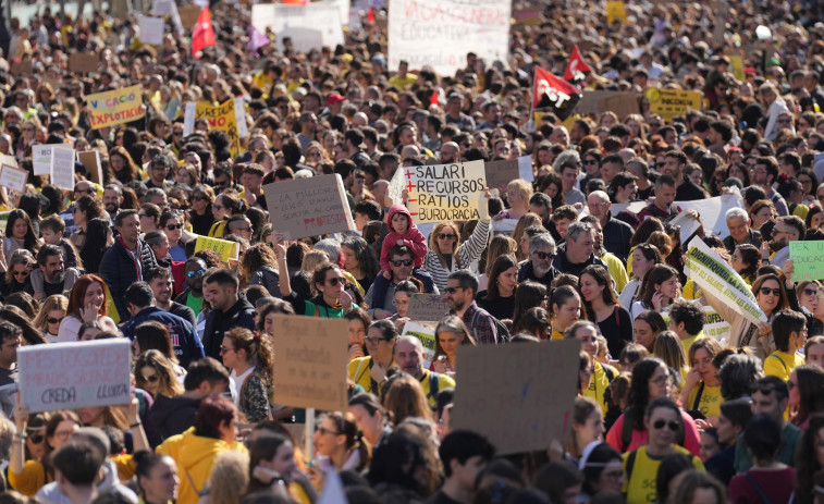 Cortes en las carreteras en el segundo día de la huelga educativa en el Penedès, Tarragona y Terres de l'Ebre