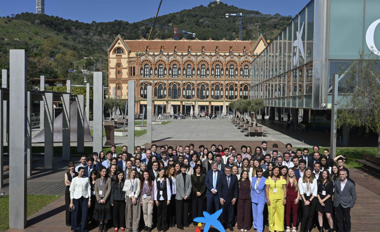 Fundación La Caixa otorga 100 becas para 