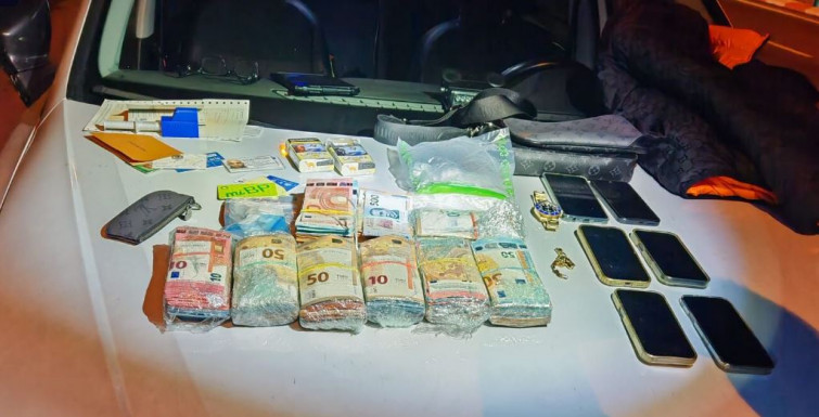 Detenido en la AP-7 tras adelantar a gran velocidad con droga y 59.000 euros en el vehículo