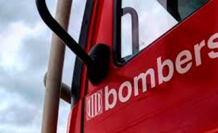 Un incendio de madrugada en Badalona deja a una mujer en estado crítico y varios afectados