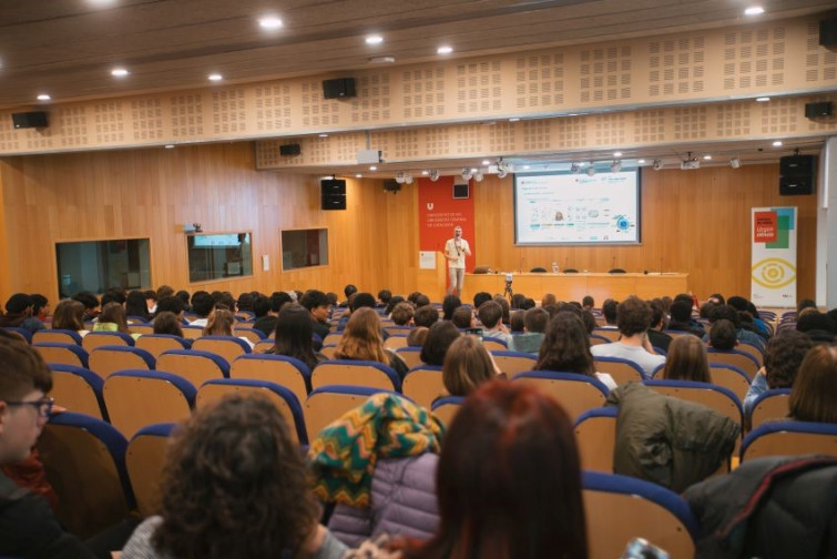 La UVic premia relatos de ciencia que inspiran jóvenes a explorar el espacio y la investigación en Catalunya