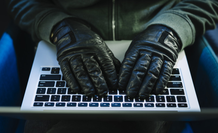 CaixaBank alerta del nuevo fraude que utiliza WhatsApp para vaciar cuentas bancarias