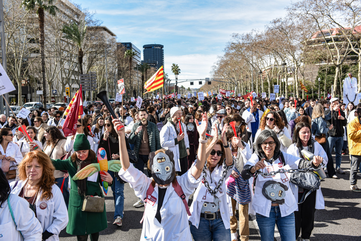 EuropaPress 7308280 medicos marcha motivo huelga general sector medico 20 febrero 2026