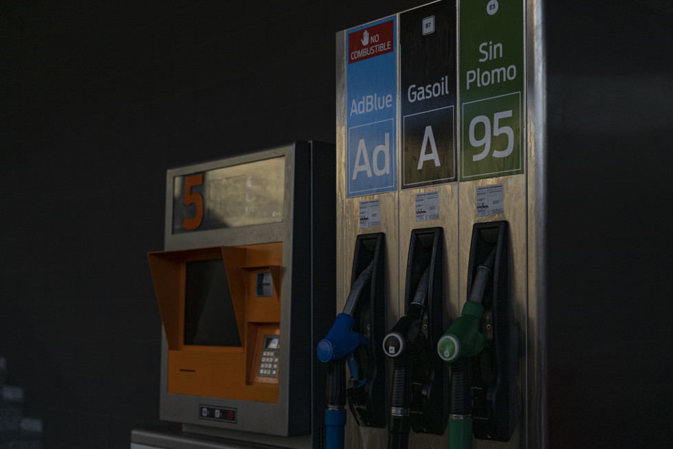 EuropaPress 4896004 cola coches gasolinera lhospitalet llobregat barcelona catalunya espana 31