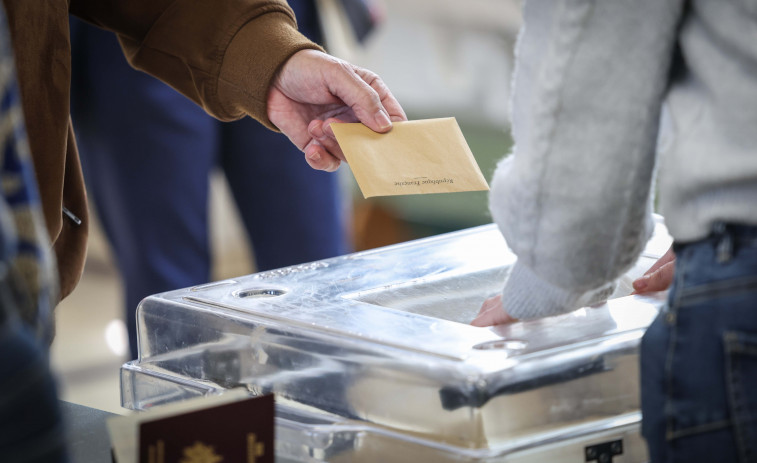 Francia, dividida: la izquierda resiste en las grandes ciudades mientras la extrema derecha avanza